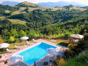 Отель Holiday house with pool near the sea and mountains beautiful views  Аккуаланья